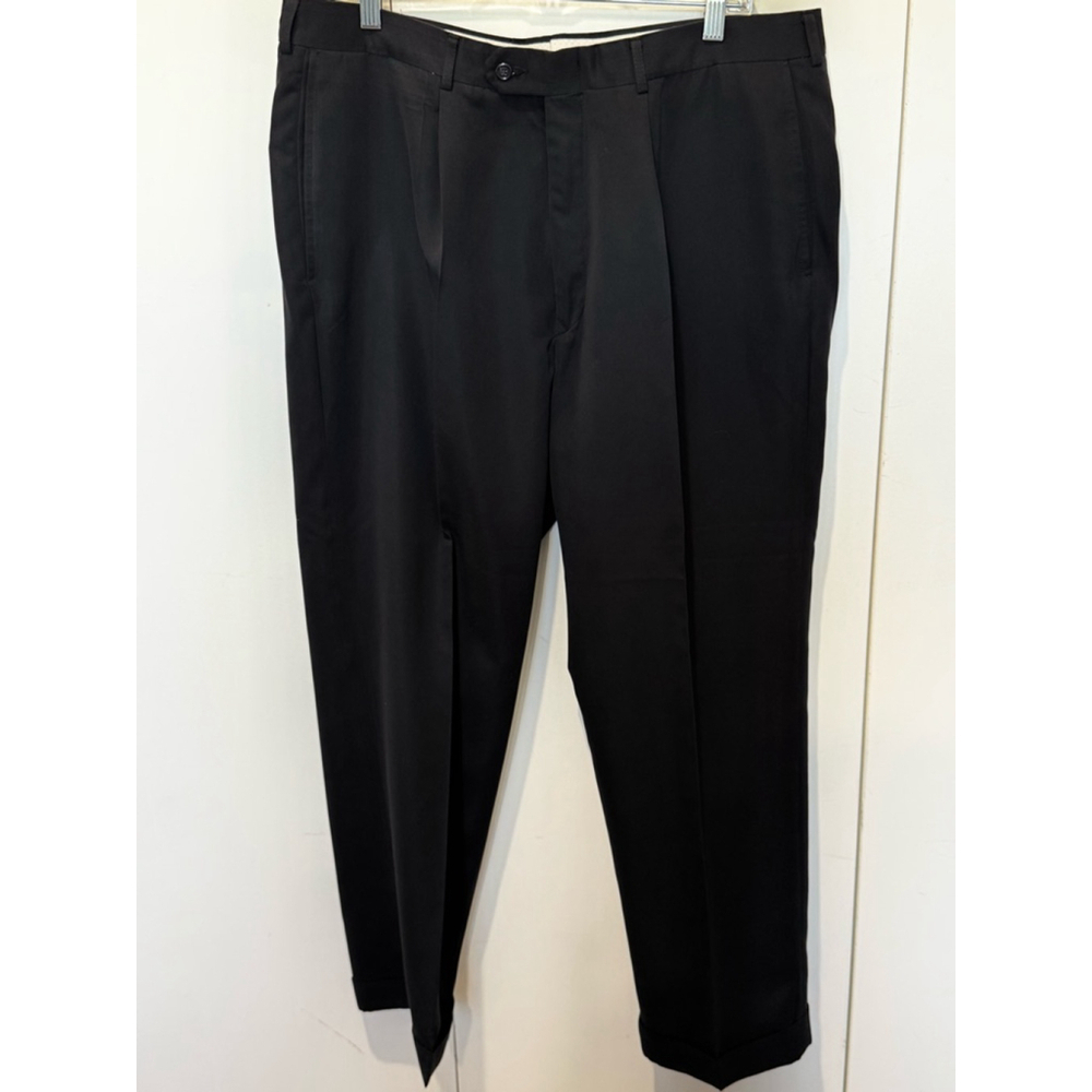 Men's Haggar black label Black sueded Dress Pants Size 36x28 pleated cuffed